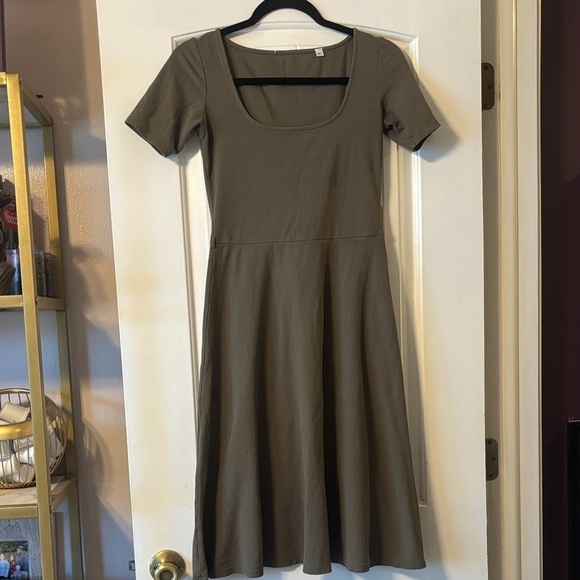 Vince Dresses & Skirts - Vince Olive Midi Dress - has hole and missing belt